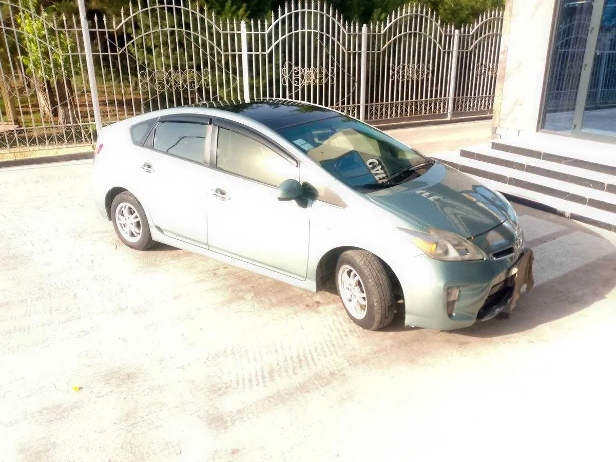 Toyota Prius Prime • 2013 y • 1.8 l • Automatic • Hatchback 5-door • Front-wheel • Hybrid