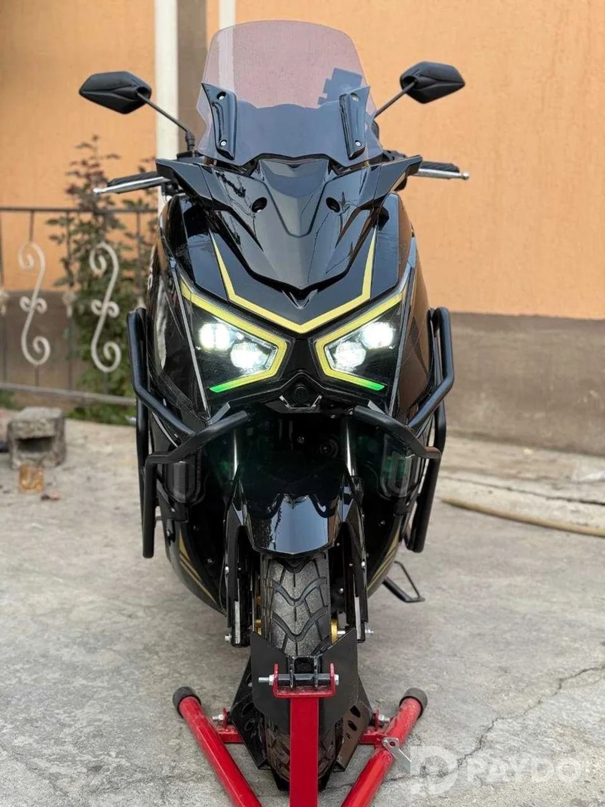 Scooter • 200.0 cc • Automatic